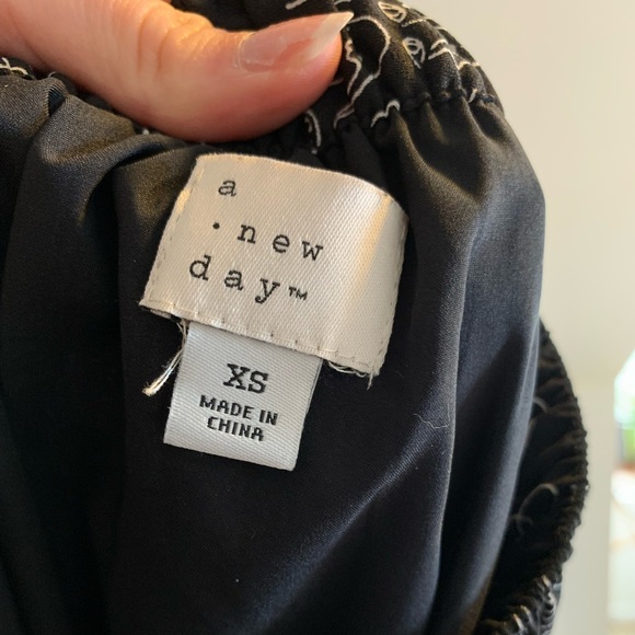 A New Day Pleated Abstract Midi Skirt - Picture 3 of 3